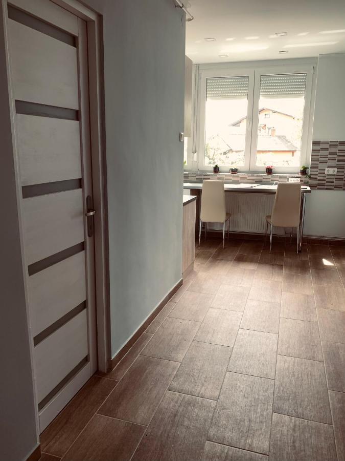 Modern Two Bedroom Flat With Balcony 렌티 외부 사진