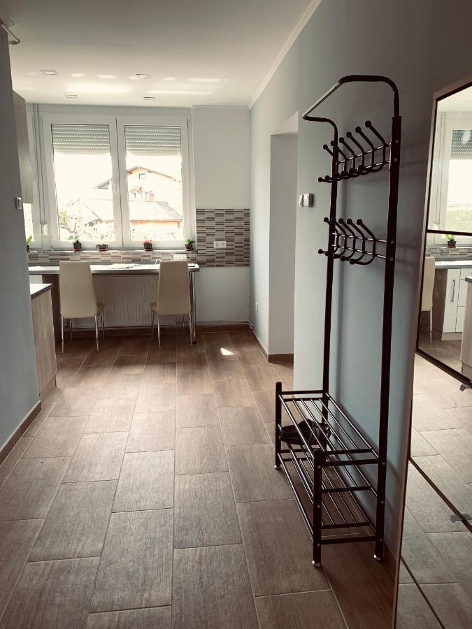 Modern Two Bedroom Flat With Balcony 렌티 외부 사진