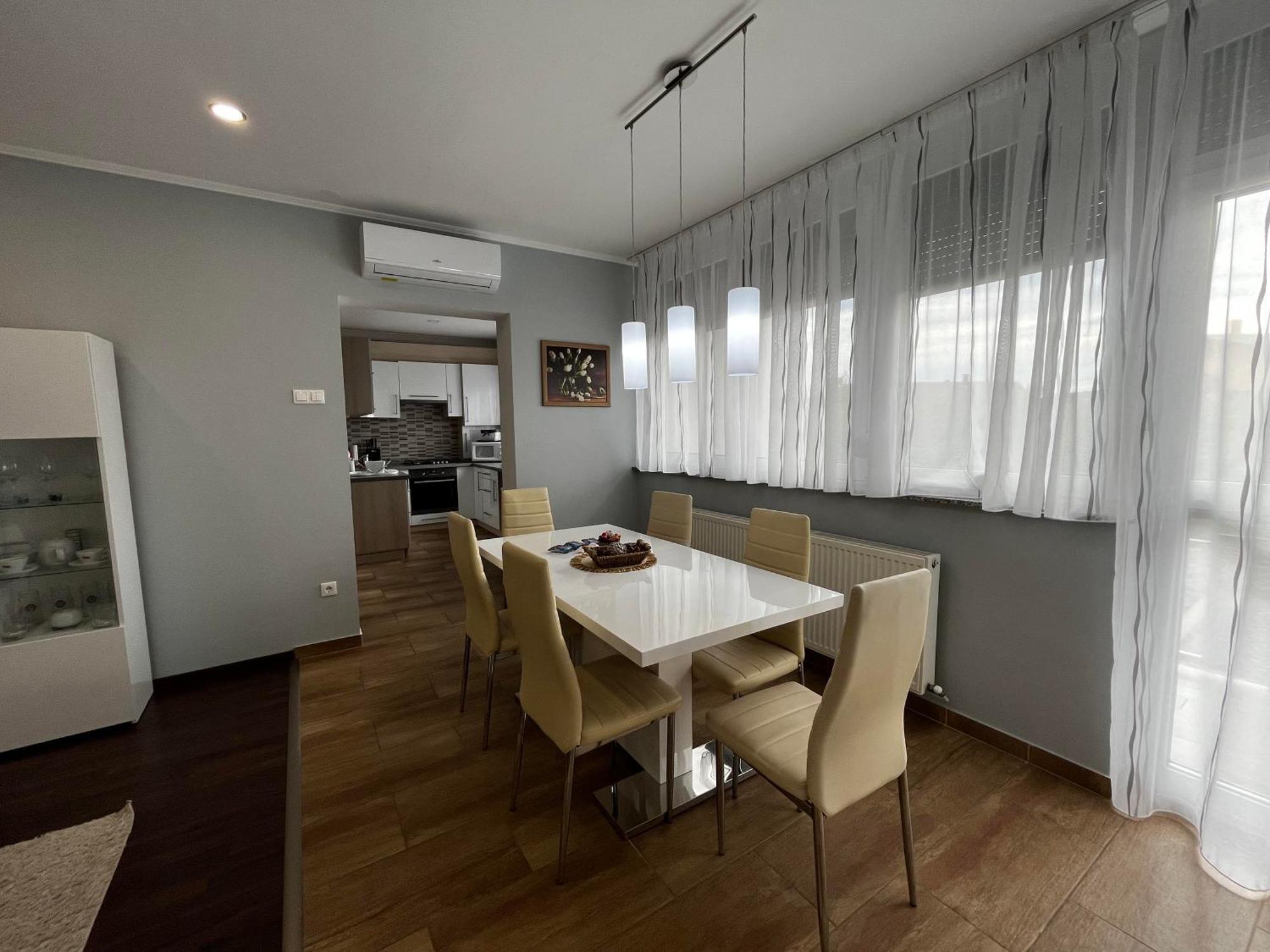Modern Two Bedroom Flat With Balcony 렌티 외부 사진